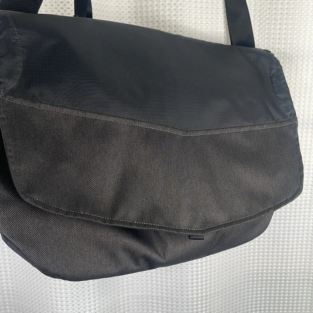 Jack Wolfskin Wool Tech Messenger Bag Laptop Crossbody School Work NWT